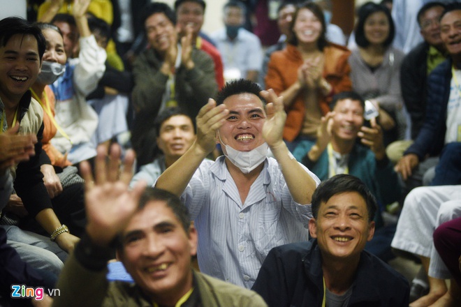 Bố Đoàn Văn Hậu: Việt Nam vô địch rồi!-18