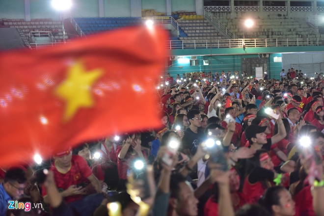 Bố Đoàn Văn Hậu: Việt Nam vô địch rồi!-15