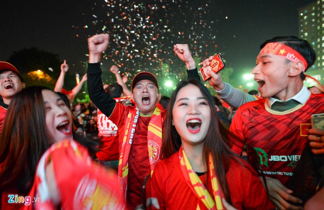 Bố Đoàn Văn Hậu: Việt Nam vô địch rồi!-19