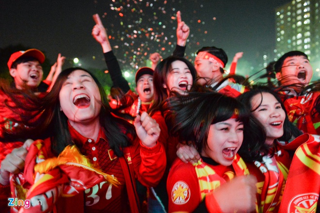 Bố Đoàn Văn Hậu: Việt Nam vô địch rồi!-21