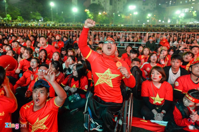 Bố Đoàn Văn Hậu: Việt Nam vô địch rồi!-9