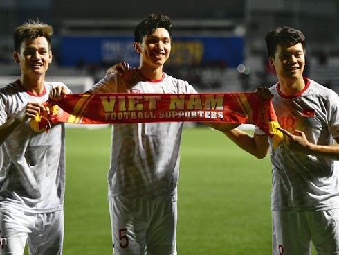 Video: Văn Hậu nâng tỷ số lên 3-0 cho U22 Việt Nam