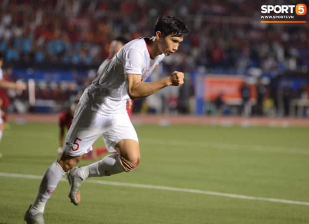 Loạt khoảnh khắc cực phẩm của Văn Hậu trong trận chung kết SEA games: Đổ gục vì nụ cười này!-2