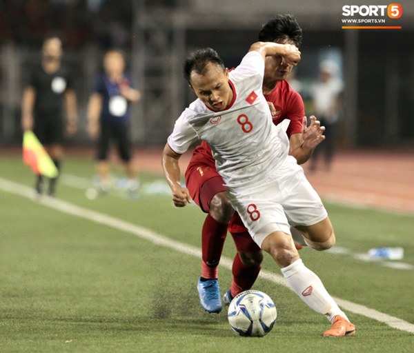 Cãi cùn với trọng tài, trai hư của Indonesia bị Thành Chung cho tắt điện-1