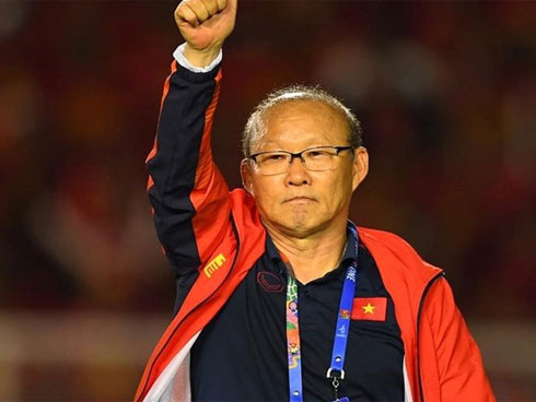 CĐV Indonesia hăm dọa, định tấn công HLV Park Hang-seo trên khán đài-4