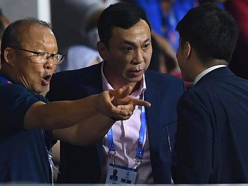 HLV huyền thoại Henrique Calisto phấn khích chúc mừng Việt Nam vô địch SEA Games-2