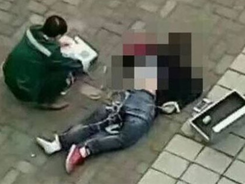 Người đàn ông nhảy lầu tự tử bất ngờ đáp xuống người hai nữ sinh đang trên đường đi học khiến cả ba tử vong-2