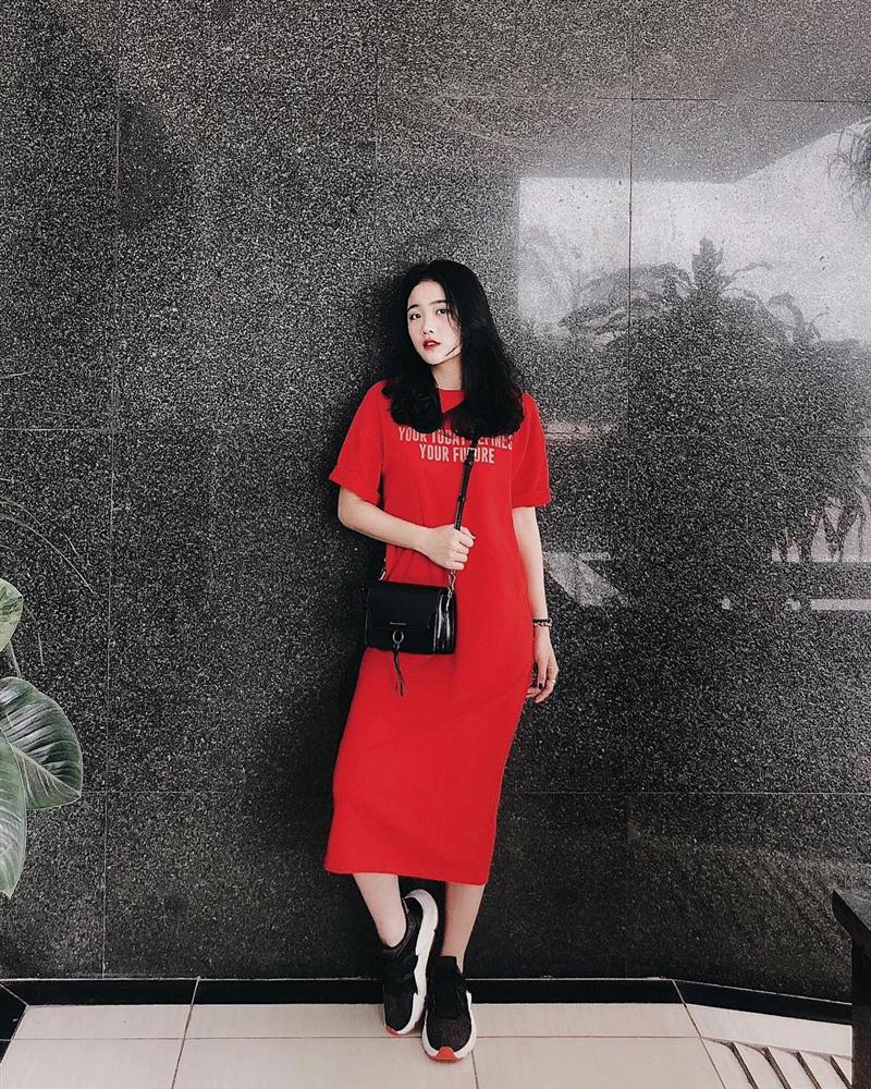 Bạn gái của Văn Hậu: Tủ đồ toàn là màu đen, vóc dáng nhỏ nhưng chỉ dành chân ái cho giày thể thao-18