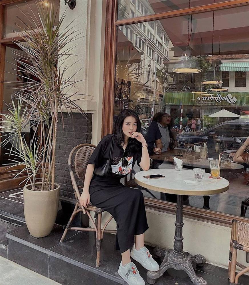 Bạn gái của Văn Hậu: Tủ đồ toàn là màu đen, vóc dáng nhỏ nhưng chỉ dành chân ái cho giày thể thao-7