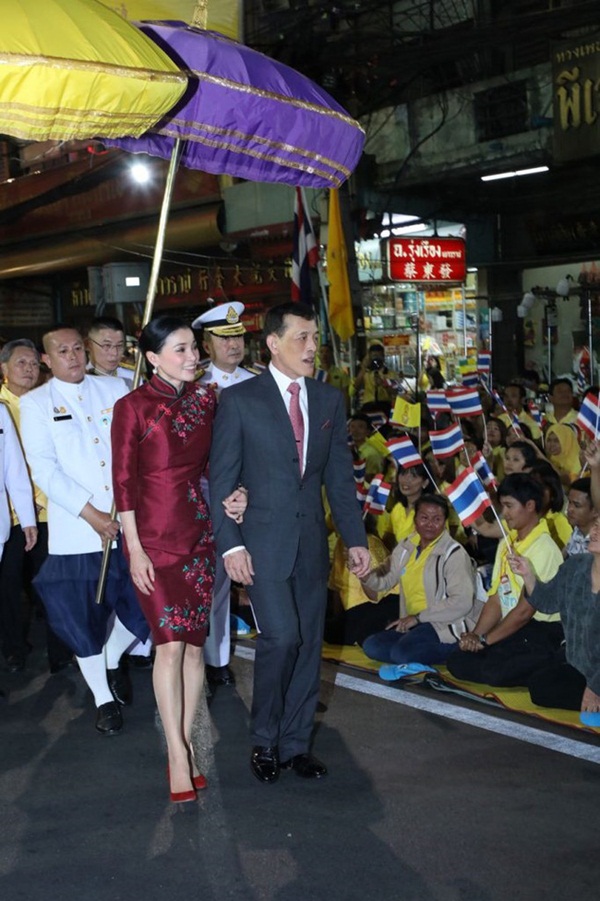 Hoàng hậu Thái Lan biến hóa liên tục sau khi Hoàng quý phi bị phế truất, khoe vẻ đẹp cá tính trong sự kiện mới nhất-6