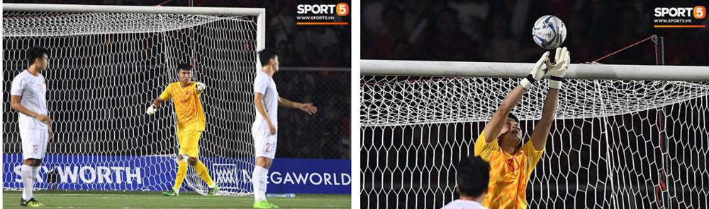 Xúc động hình ảnh bà nội thủ môn Văn Toản lặng lẽ một mình theo dõi cháu trai giành huy chương vàng SEA Games 30-6