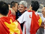U22 Việt Nam vô địch SEA Games, fan hâm mộ không quên cảm ơn bầu Đức khi thấy ông lặng theo dõi trận chung kết qua tivi-11