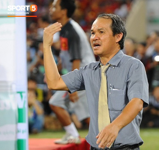 U22 Việt Nam vô địch SEA Games, fan hâm mộ không quên cảm ơn bầu Đức khi thấy ông lặng theo dõi trận chung kết qua tivi-3