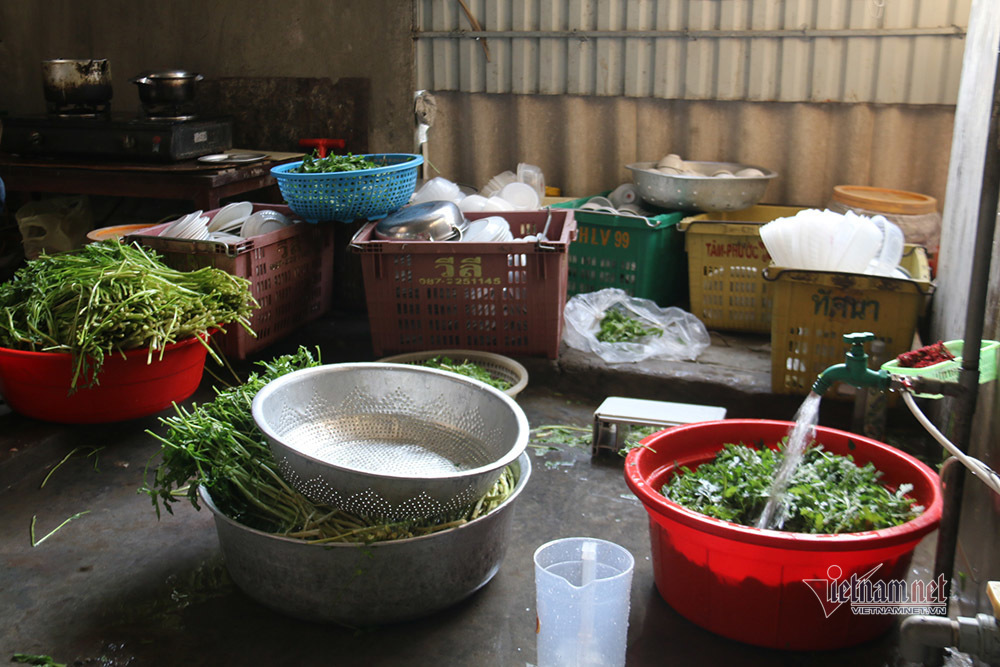 Tuổi thơ kê dép làm cầu môn, quấn lá chuối làm bóng của Văn Toản-8