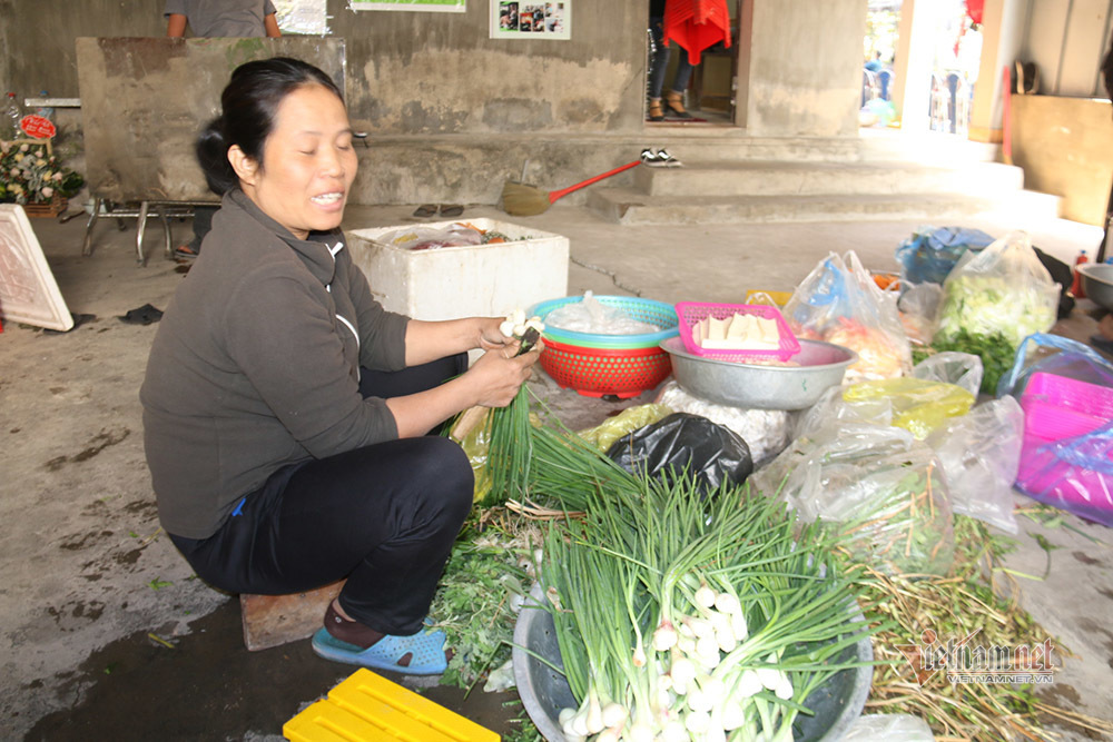 Tuổi thơ kê dép làm cầu môn, quấn lá chuối làm bóng của Văn Toản-9