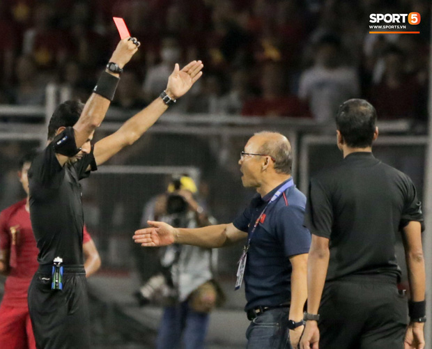 Góc giận dữ: HLV Park Hang-seo bị giam trong đường hầm, gào thét mà không được ra ngoài xem U22 Việt Nam thi đấu-1