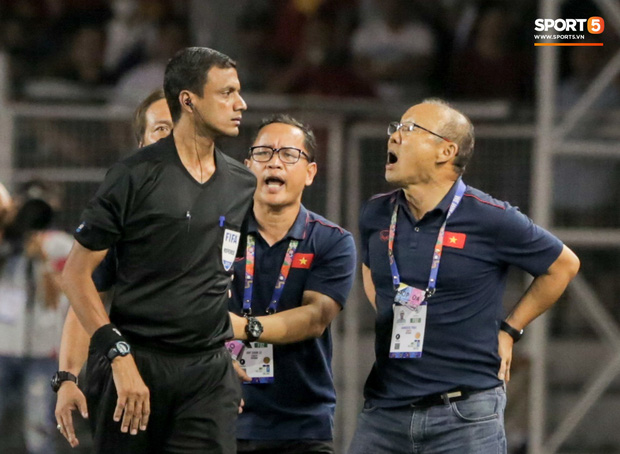 Góc giận dữ: HLV Park Hang-seo bị giam trong đường hầm, gào thét mà không được ra ngoài xem U22 Việt Nam thi đấu-2