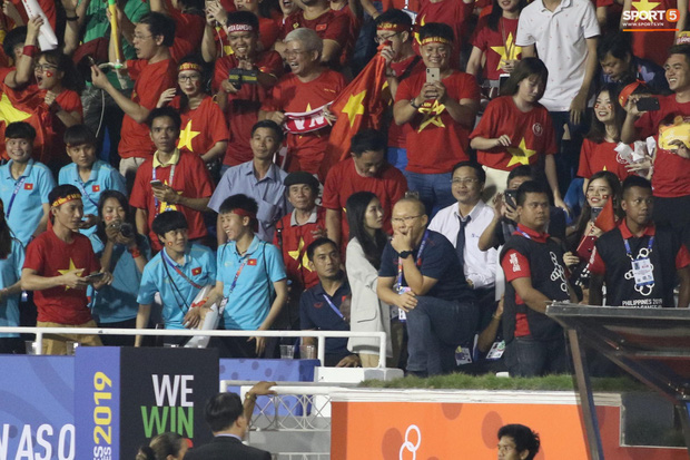 Góc giận dữ: HLV Park Hang-seo bị giam trong đường hầm, gào thét mà không được ra ngoài xem U22 Việt Nam thi đấu-3