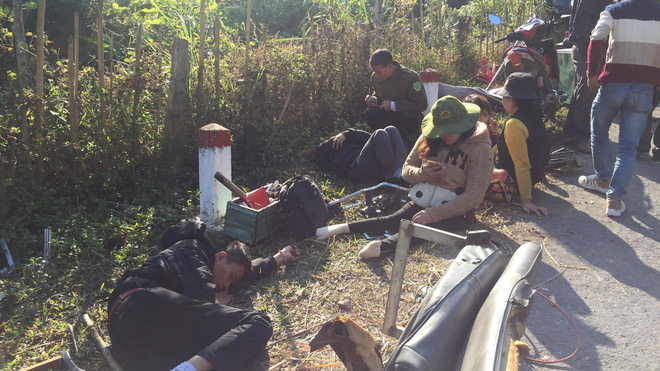 [NÓNG] 2 người chết, 6 người bị thương khi xe của Trung tâm dạy nghề trẻ tàn tật đâm vào vách núi-3
