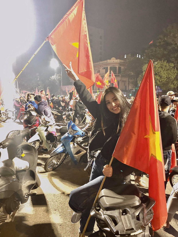 Đẳng cấp nhan sắc của dàn Hoa hậu Vbiz đi bão: Không váy áo lụa là, cầm cờ đỏ sao vàng thôi đã xinh xuất sắc-3