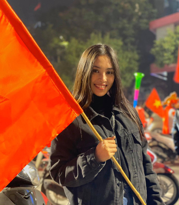 Đẳng cấp nhan sắc của dàn Hoa hậu Vbiz đi bão: Không váy áo lụa là, cầm cờ đỏ sao vàng thôi đã xinh xuất sắc-4