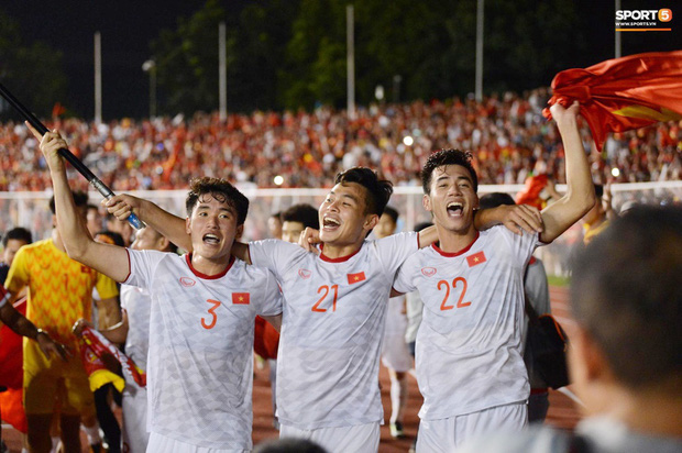 Huỳnh Tấn Sinh - nam thần thế hệ mới của U22 Việt Nam: Cao 1m82 với gương mặt visual, gì chứ múi thì anh không thiếu-3