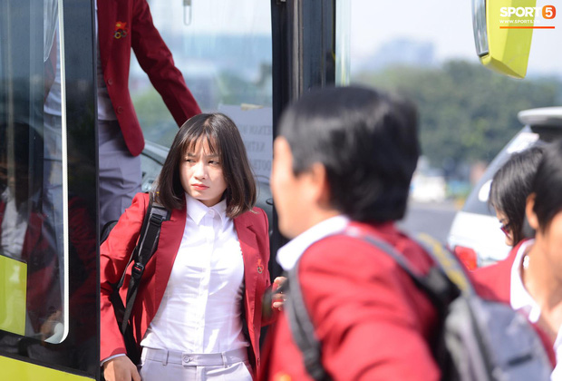 Đội tuyển U22 Việt Nam hoàn thành xong thủ tục tại sân bay, chuẩn bị về nước-11