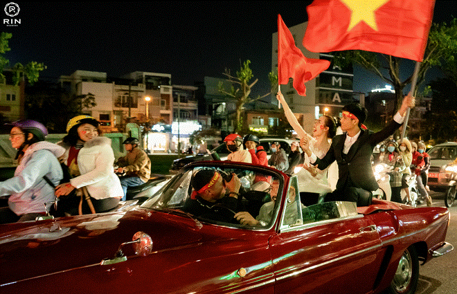 Việt Nam giành HCV SEA Games 30, cặp đôi lên đồ đi bão rồi chụp luôn ảnh cưới-6