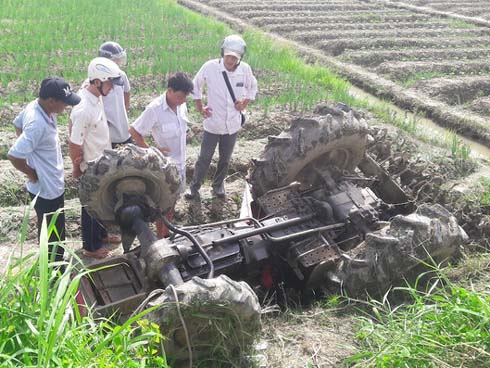 3 thợ lặn mất tích, 2 người bị thương khi trục vớt tàu chở container chìm trên sông ở Cần Giờ-2
