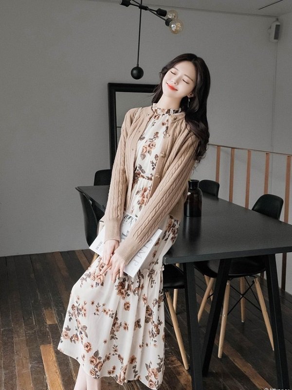 Mùa lạnh, đây là 4 gợi ý diện váy đi làm vừa ấm vừa xinh mà các nàng nên biết-13