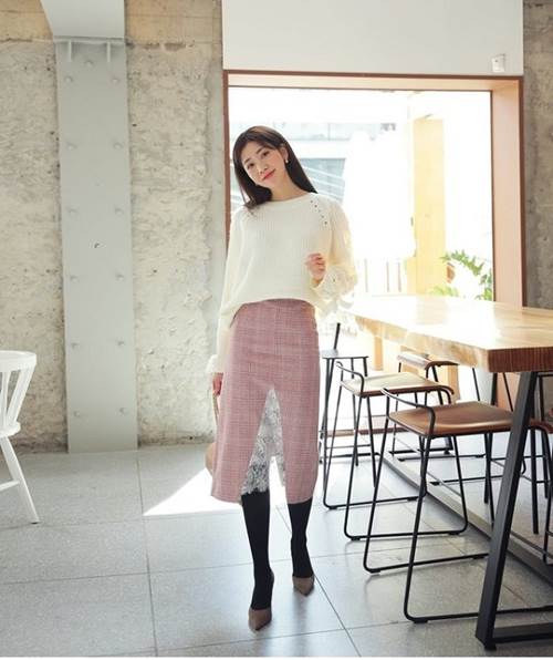 Mùa lạnh, đây là 4 gợi ý diện váy đi làm vừa ấm vừa xinh mà các nàng nên biết-3