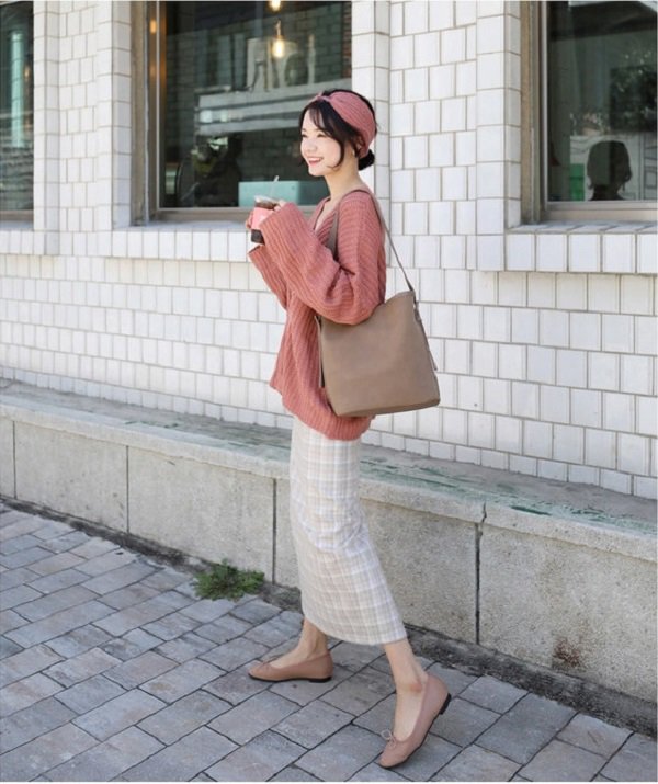 Mùa lạnh, đây là 4 gợi ý diện váy đi làm vừa ấm vừa xinh mà các nàng nên biết-5