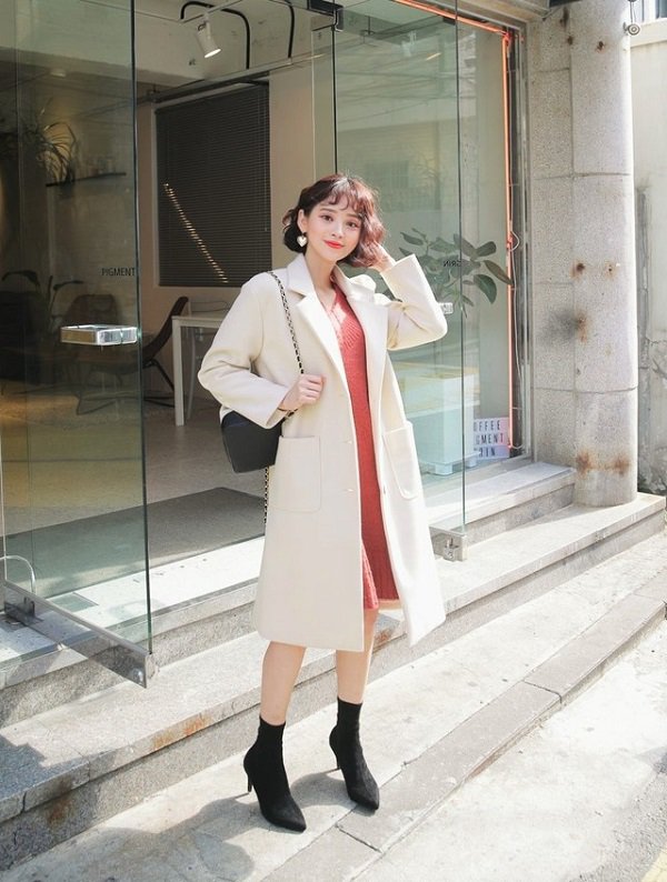 Mùa lạnh, đây là 4 gợi ý diện váy đi làm vừa ấm vừa xinh mà các nàng nên biết-6