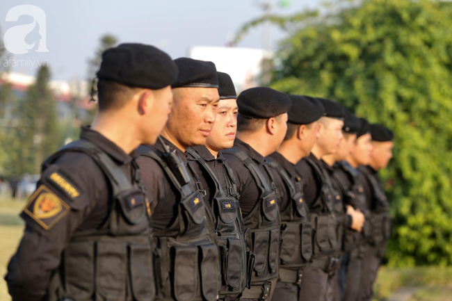 Mẹ Quang Hải cùng dàn xe máy cày diễu hành ra sân bay Nội Bài đón đội tuyển U22 Việt Nam trở về-6