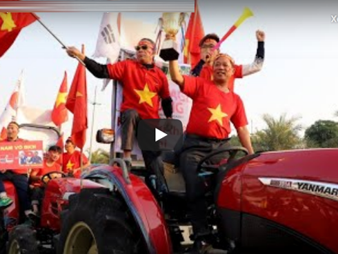 CĐV Nam Định chửi bới, ném vật thể lạ xuống sân khiến tuyển thủ U23 giật nảy mình-3