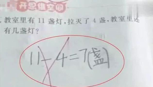 Học sinh lớp 1 trả lời 11 - 4 = 7 bị đánh giá là sai, phụ huynh phẫn nộ tìm giáo viên thì nhận được lời giải thích bất ngờ-1