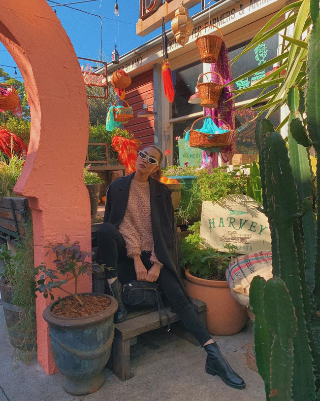 Mặc lại áo cũ, Hà Tăng mix đồ khéo quá nên trẻ ra cả chục tuổi, netizen tưởng là cô sinh viên đại học nào-2