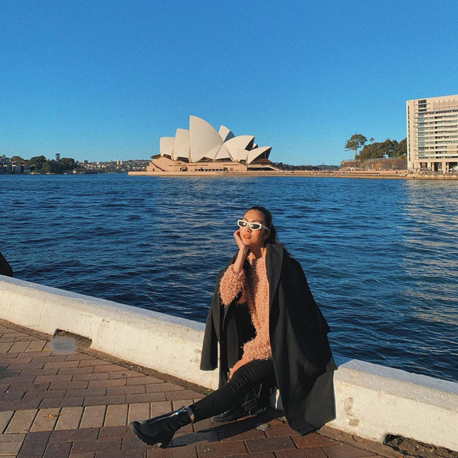 Mặc lại áo cũ, Hà Tăng mix đồ khéo quá nên trẻ ra cả chục tuổi, netizen tưởng là cô sinh viên đại học nào-3