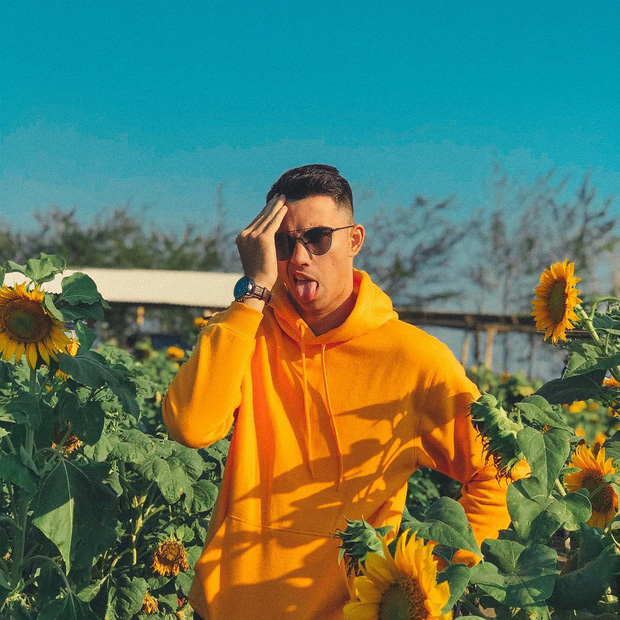 Trái với hình ảnh quần đùi, áo số, mặt căng trên sân cỏ, thủ môn U22 Indonesia lại là một tín đồ sống ảo thực thụ-5