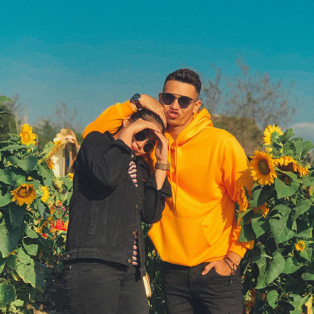 Trái với hình ảnh quần đùi, áo số, mặt căng trên sân cỏ, thủ môn U22 Indonesia lại là một tín đồ sống ảo thực thụ-6