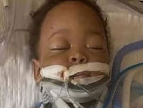 Bé trai 20 tháng tuổi bị mẹ đánh đập dã man dẫn đến tử vong chỉ vì một lý do ai nghe cũng phẫn nộ