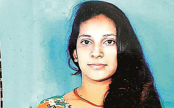 Cha giết con gái, nhét xác trong vali-1