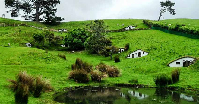 Những thị trấn đông khách du lịch độc đáo nhất thế giới-9