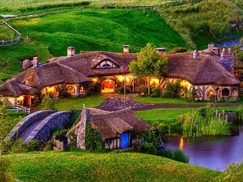 Những thị trấn đông khách du lịch độc đáo nhất thế giới