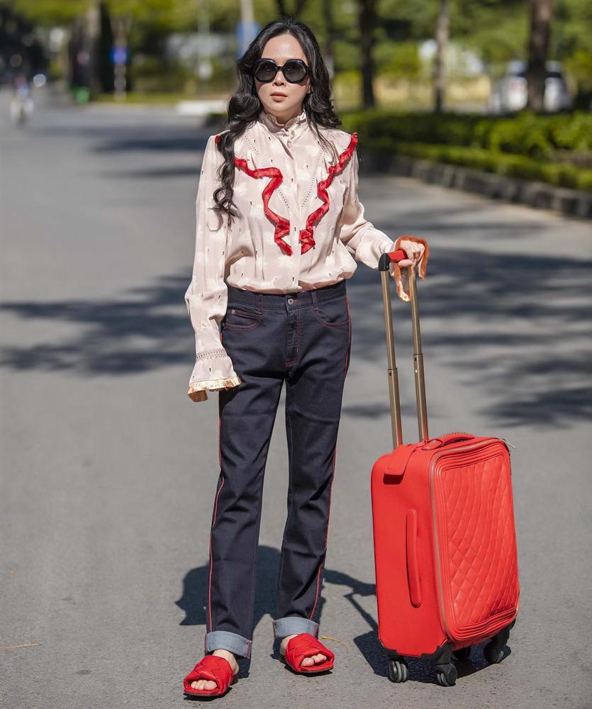 Đi dép lê giá 30 triệu đồng, Phượng Chanel gợi nhớ trend giày đỏ dân chơi-1