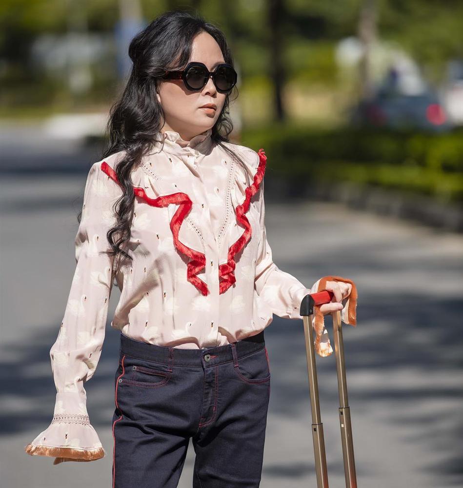 Đi dép lê giá 30 triệu đồng, Phượng Chanel gợi nhớ trend giày đỏ dân chơi-2