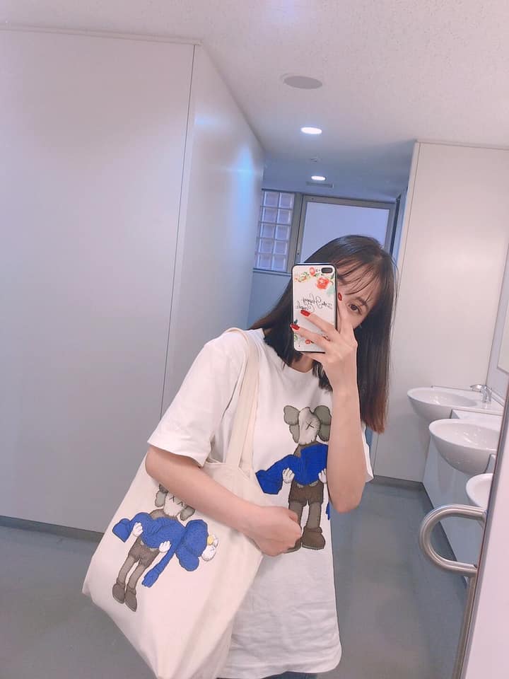 Chiếc áo phông mà Đoàn Văn Hậu diện lúc chia tay đồng đội về nước được giới trẻ săn đón đến cháy hàng-5