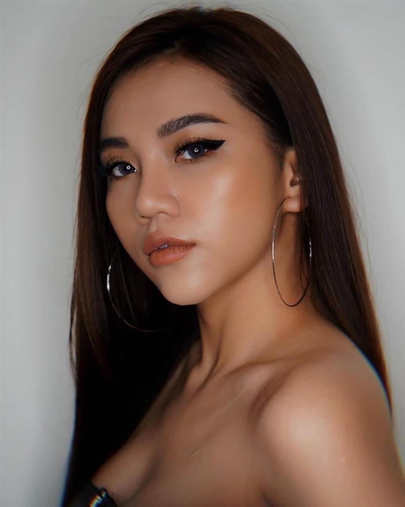 Bạn gái Hoàng Đức được khen xinh đẹp khi ra sân cổ vũ bạn trai-11