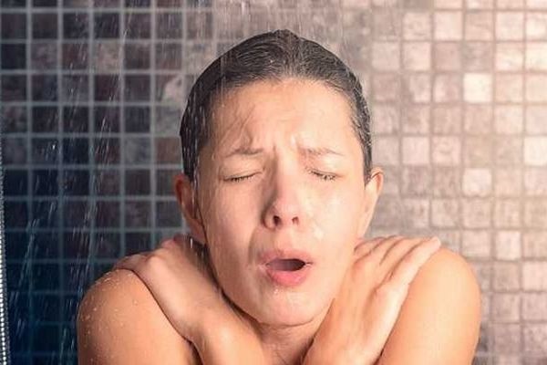 3 không khi tắm và 3 không khi gội đầu giúp cơ thể luôn khỏe mạnh-2