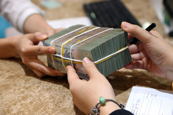 Khách hàng bức xúc ngân hàng cho vay kiểu bán bia kèm lạc-1